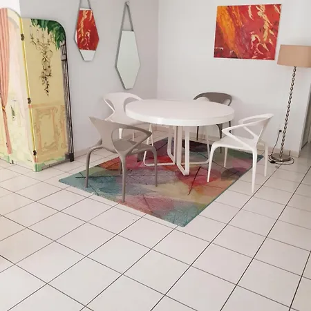Avec Jardin Apartment